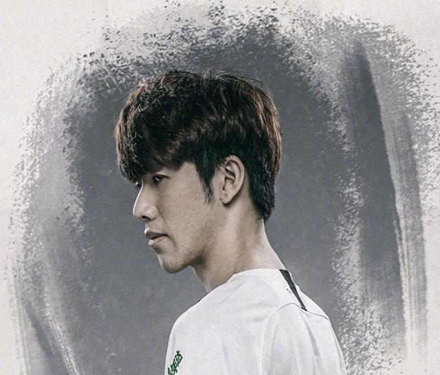 与他签下了 与他签下了